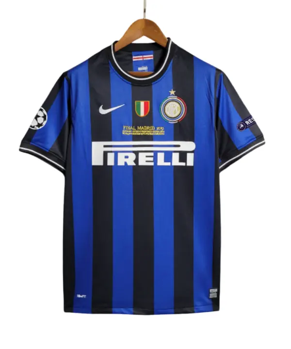 camiseta-retro-inter-milan-09-10-edicion-final-champions-league.webp Camiseta Retro Inter Milan 09/10 – Edición Final Champions League