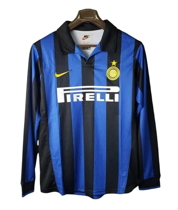 camiseta-retro-inter-milan-98-99-1-equipacion-manga-larga.webp Camiseta Retro Inter Milan 98/99 1ª equipación manga larga